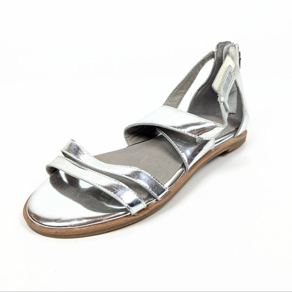 Eileen Fisher Metallic Silver Cici Strappy Leather Sandals Size 7